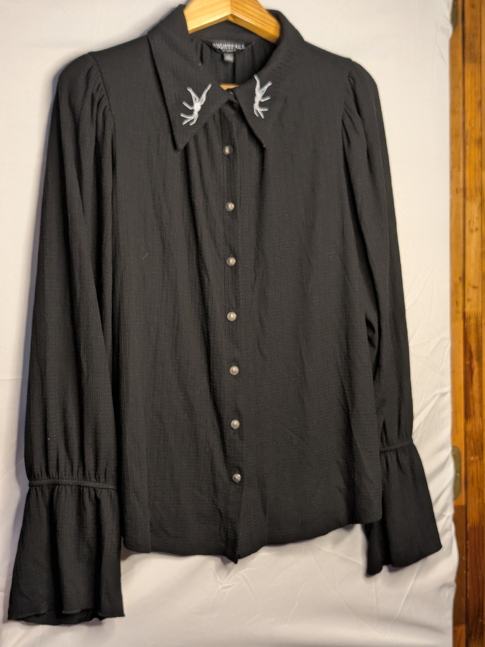 Torrid Nightfall Black Spider Embroidered Collar Button Up Blouse Size 1 - Picture 4 of 5